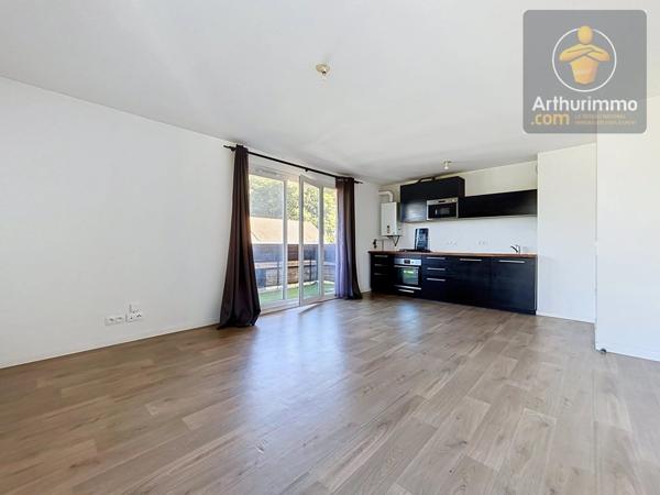Vente                                                      Appartement
                        
                     3 pièces                      62 m2                     à Santeny