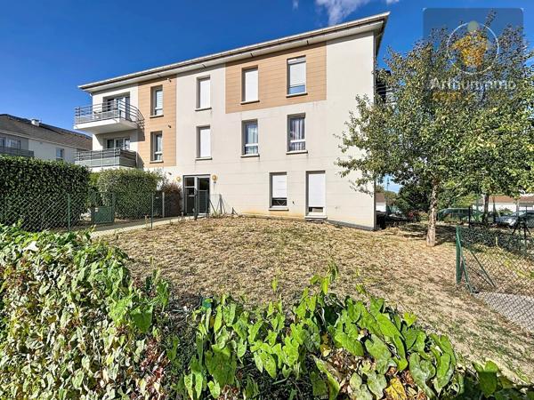 Vente                                                      Appartement
                        
                     3 pièces                      62 m2                     à Santeny
