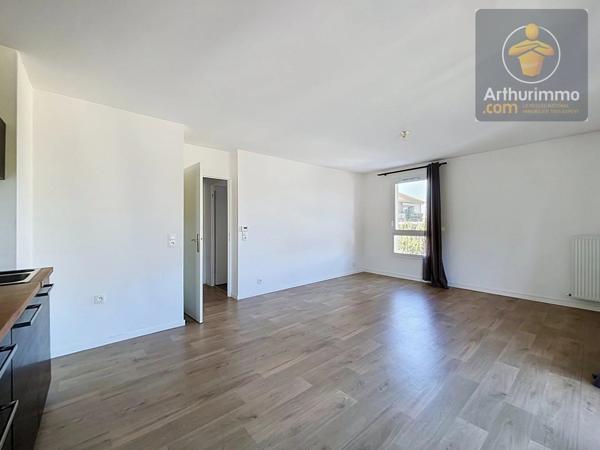 Vente                                                      Appartement
                        
                     3 pièces                      62 m2                     à Santeny