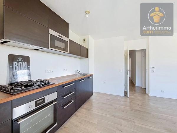 Vente                                                      Appartement
                        
                     3 pièces                      62 m2                     à Santeny