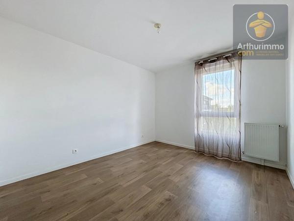 Vente                                                      Appartement
                        
                     3 pièces                      62 m2                     à Santeny