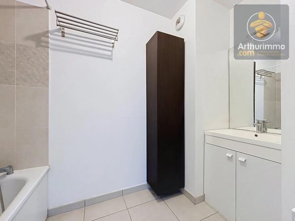 Vente                                                      Appartement
                        
                     3 pièces                      62 m2                     à Santeny