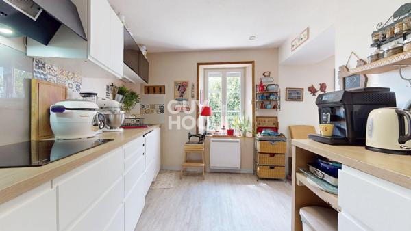 A Vendre Maison en pierre (124 m²) et gîte (27 m²) au Sud de BAYEUX.