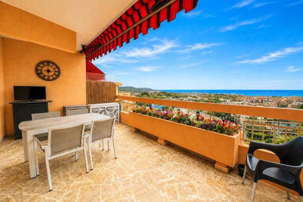 MANDELIEU-LA-NAPOULE - DERNIER ÉTAGE - VUE MER PANORAMIQUE - TERRASSE PLEIN SUD - PISCINE - GARAGE