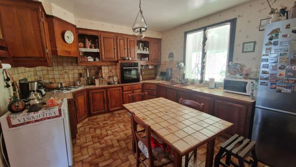 Saint-Faust (64110) Belle maison traditionnelle sans vis à vis dans un écrin de verdure.