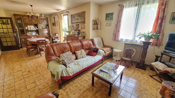 Saint-Faust (64110) Belle maison traditionnelle sans vis à vis dans un écrin de verdure.