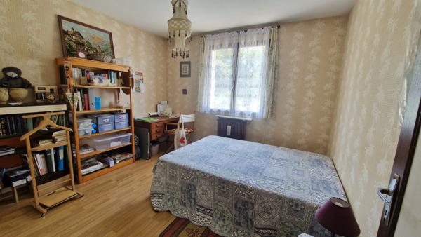 Saint-Faust (64110) Belle maison traditionnelle sans vis à vis dans un écrin de verdure.