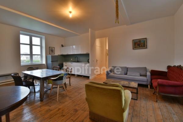 Appartement, 3 chambres, rénové à louer au bourg de Ploëzal