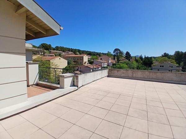 Aix-en-Provence - ROOFTOP en Duplex de type 5.