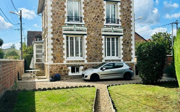 Maison à vendre    4 pièces •  Stains