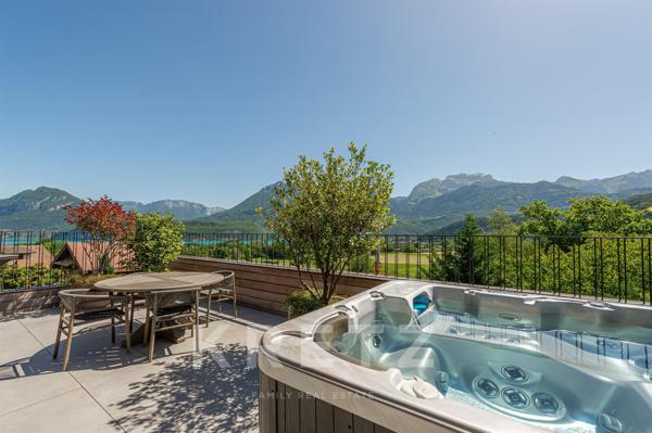 Bord du Lac d'Annecy - Saint Jorioz - Propriété d'exception.