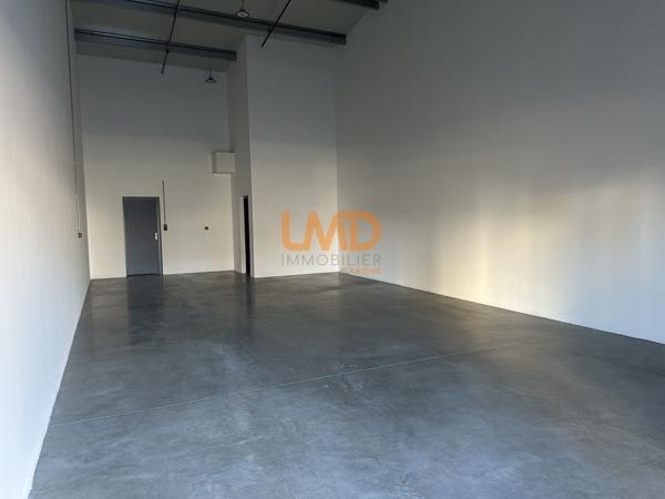 Local commercial ou entrepôt avec bureaux 120 m2
