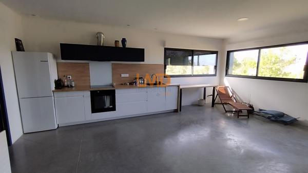 Local commercial ou entrepôt avec bureaux 120 m2