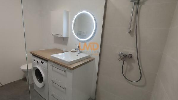 Local commercial ou entrepôt avec bureaux 120 m2