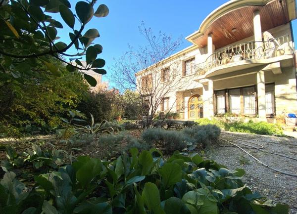 Maison à vendre    7 pièces •  Carpentras