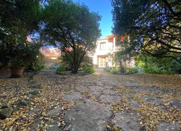 Maison à vendre    7 pièces •  Carpentras