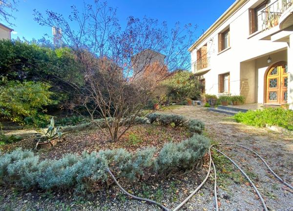 Maison à vendre    7 pièces •  Carpentras