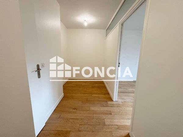 Location Local commercial 1 pièce 23.02 m² - 128 RUE HOUDAN Sceaux 92330