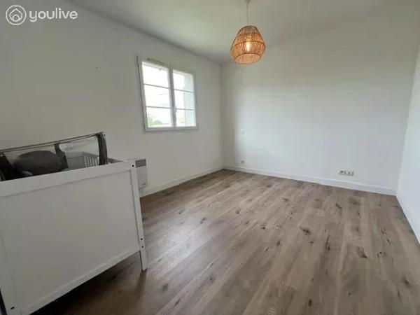 À vendre , charmante maison de plain-pied très bon état, idéale pour une famille