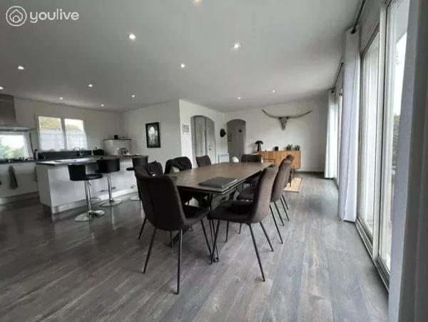 À vendre , charmante maison de plain-pied très bon état, idéale pour une famille