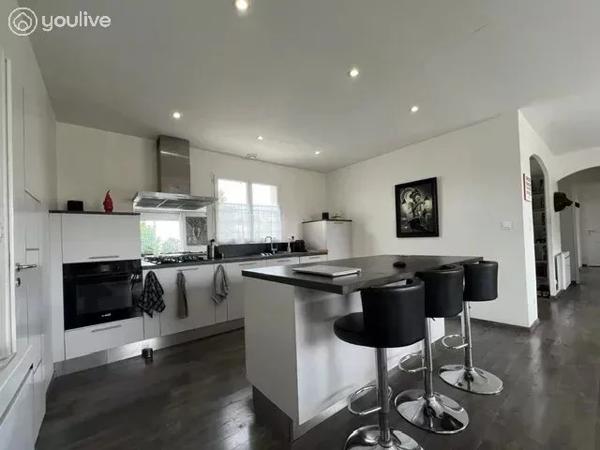 À vendre , charmante maison de plain-pied très bon état, idéale pour une famille