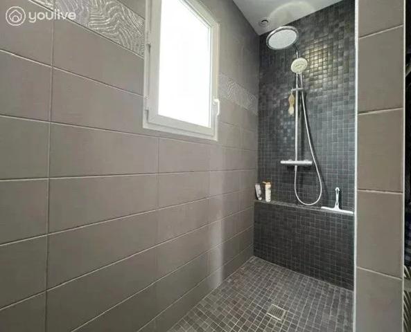 À vendre , charmante maison de plain-pied très bon état, idéale pour une famille