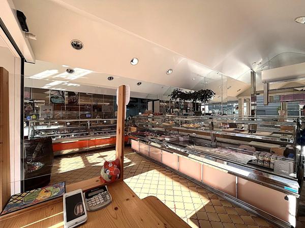 Fonds De Commerce - 180 m²