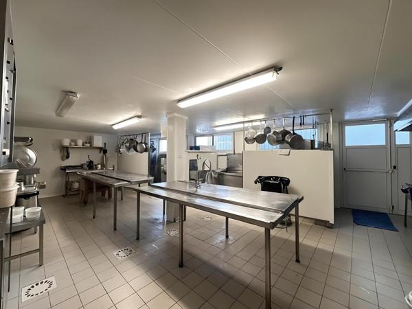 Fonds De Commerce - 180 m²