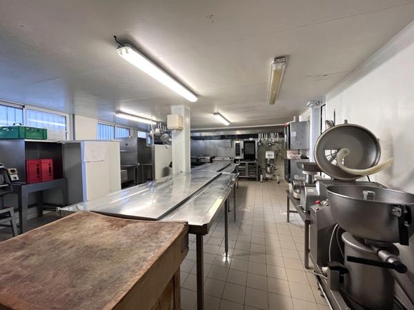 Fonds De Commerce - 180 m²