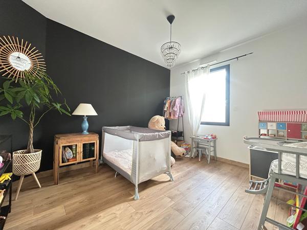 Maison contemporaine de 2024 – 3 chambres dont une suite parentale proche commerces Toutes les caractéristiques