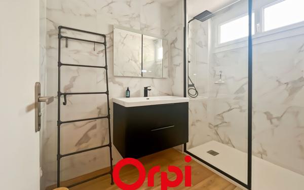 Appartement à vendre    2 pièces • 51 m2 Bandol