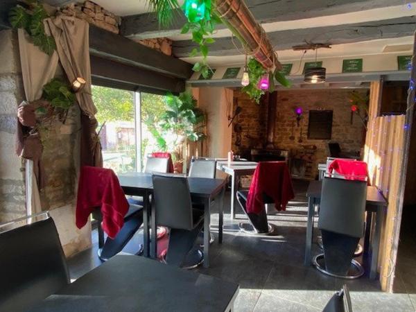 Fond de commerce : Bar - Restaurant au coeur de la Bastide de Villeneuve d'AVEYRON
