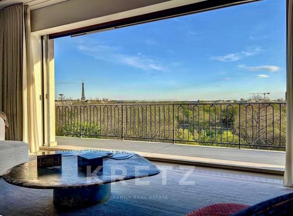 Appartement en dernier étage avec rooftop de 200m2 et vue sur Tour Eiffel