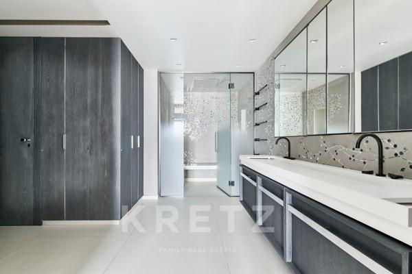 Appartement en dernier étage avec rooftop de 200m2 et vue sur Tour Eiffel
