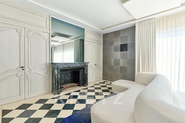 Appartement en dernier étage avec rooftop de 200m2 et vue sur Tour Eiffel