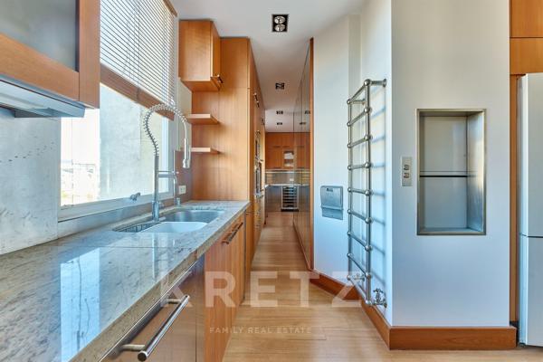 Appartement en dernier étage avec rooftop de 200m2 et vue sur Tour Eiffel