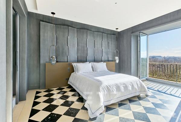 Appartement en dernier étage avec rooftop de 200m2 et vue sur Tour Eiffel