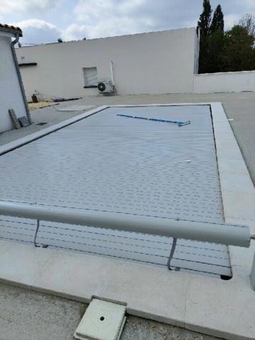 Grande maison divisée en 3 appartements