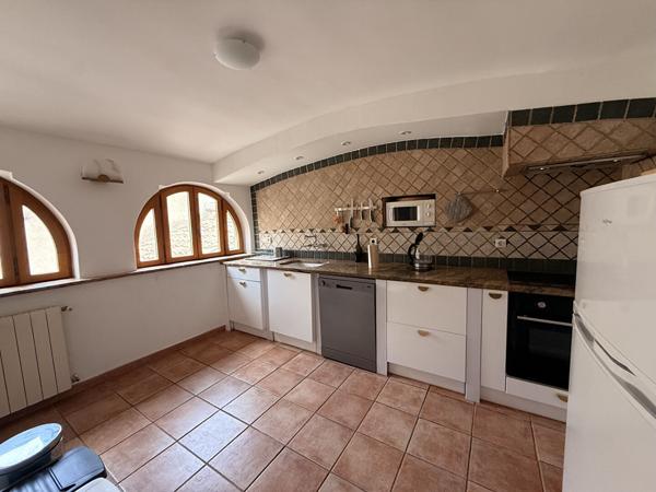 SPACIEUX APPARTEMENT MEUBLE - HYPERCENTRE - 2 chambres - 1 bureau