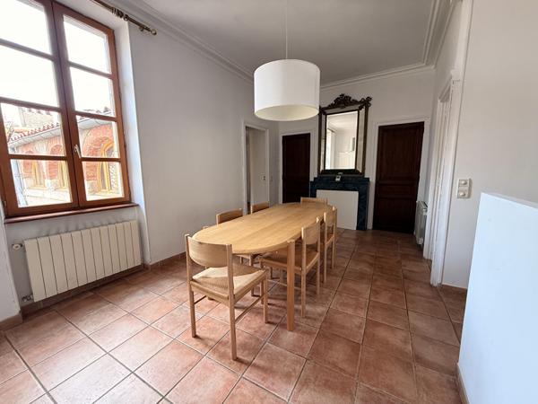 SPACIEUX APPARTEMENT MEUBLE - HYPERCENTRE - 2 chambres - 1 bureau