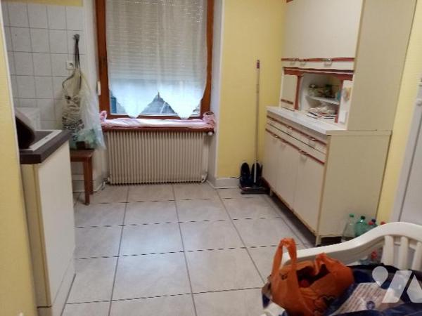 maison de rapport comprenant 3 appartements , un jardin et un garage