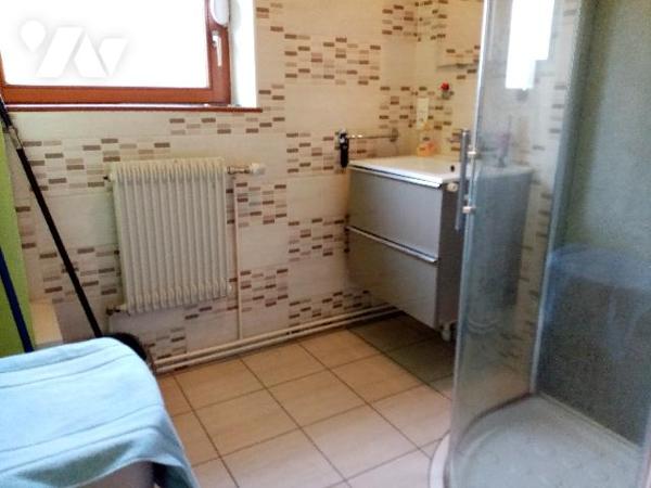 maison de rapport comprenant 3 appartements , un jardin et un garage