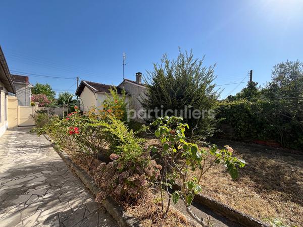 Vente
                Maison93 m² - 3 Pièces -
                    CENON (33150)