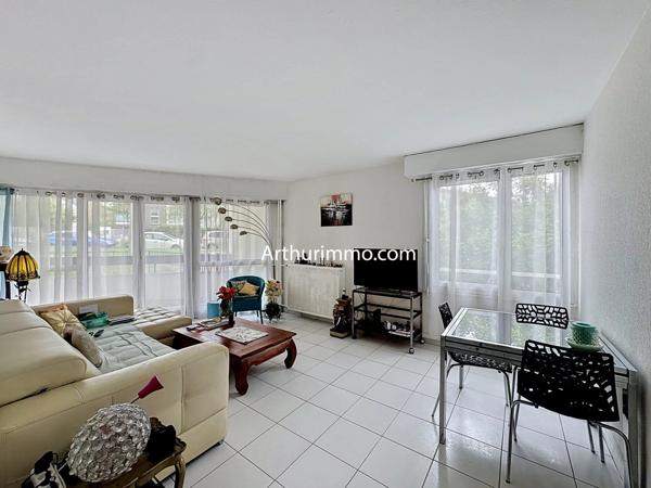 Vente                                                      Appartement
                        
                     3 pièces                      69 m2                     à Créteil
