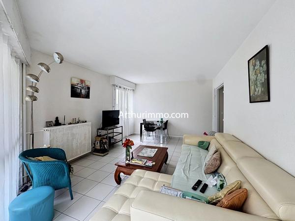 Vente                                                      Appartement
                        
                     3 pièces                      69 m2                     à Créteil