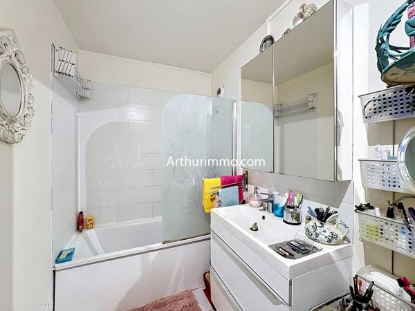 Vente                                                      Appartement
                        
                     3 pièces                      69 m2                     à Créteil