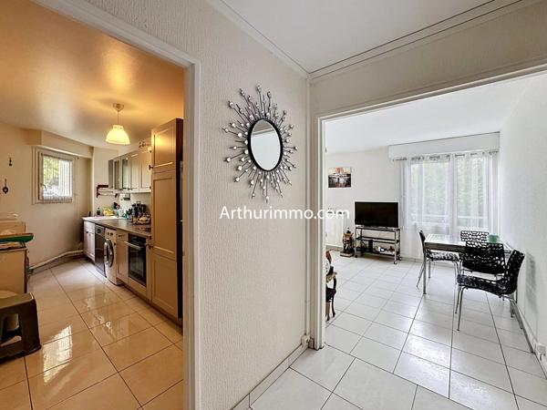 Vente                                                      Appartement
                        
                     3 pièces                      69 m2                     à Créteil