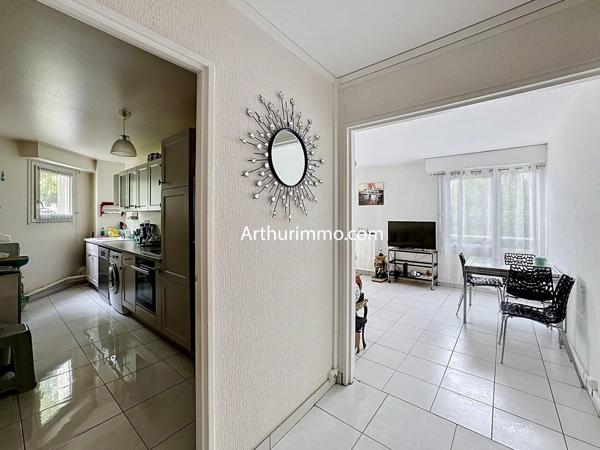 Vente                                                      Appartement
                        
                     3 pièces                      69 m2                     à Créteil