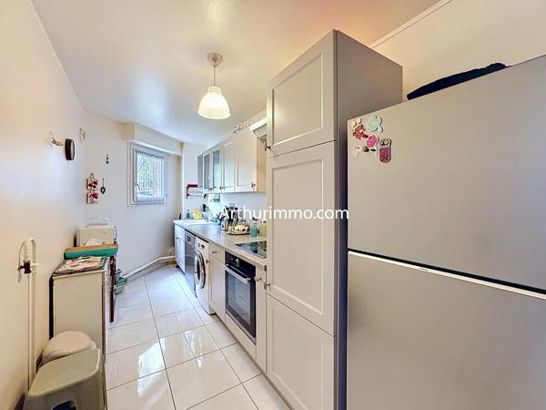 Vente                                                      Appartement
                        
                     3 pièces                      69 m2                     à Créteil