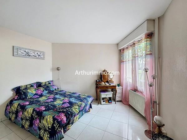 Vente                                                      Appartement
                        
                     3 pièces                      69 m2                     à Créteil